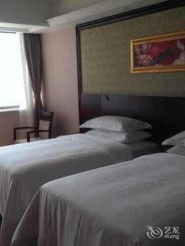 שנגחאי Vienna Hotel Sh Fengxian Nanqiao Jinhai Road מראה חיצוני תמונה